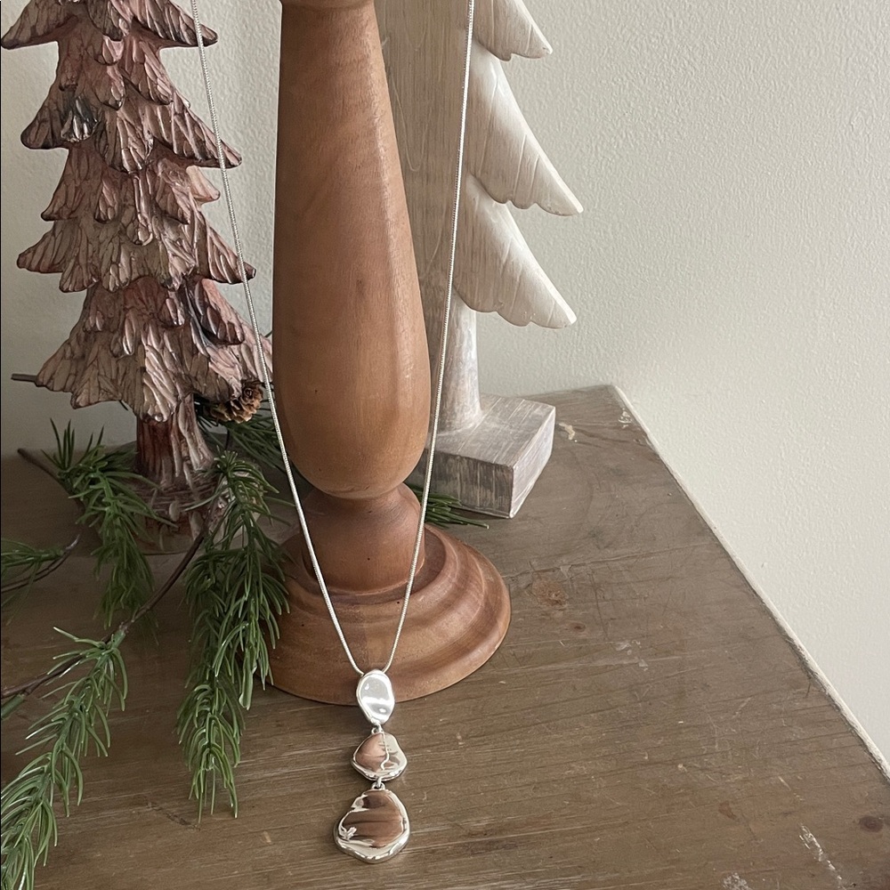 Elegant Silver Pendant Necklace